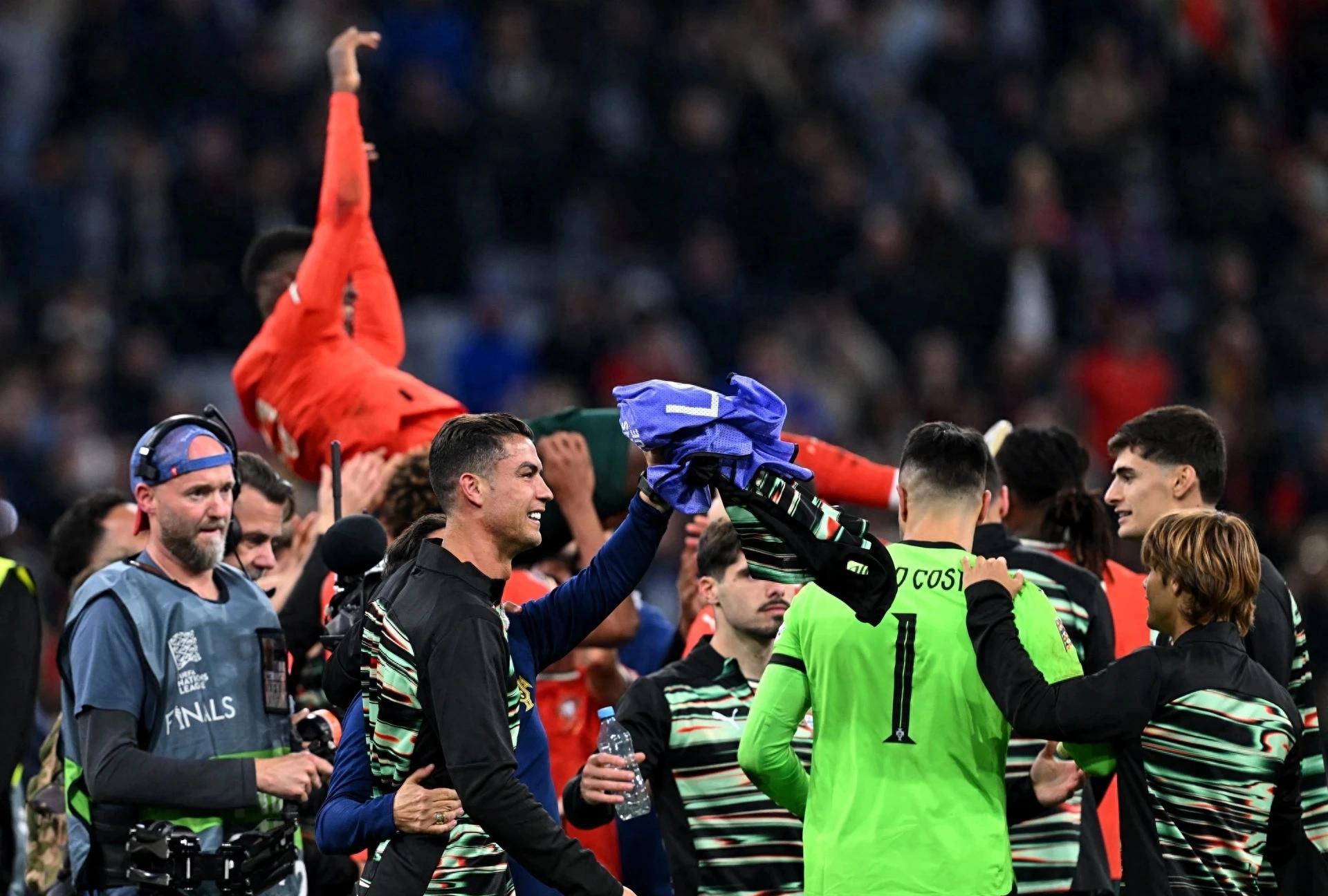 英雄联盟赔率-包含赛后葡萄牙体育战术微调——NBA常规赛节点到来，震撼外界，年轻球员得到机会的词条